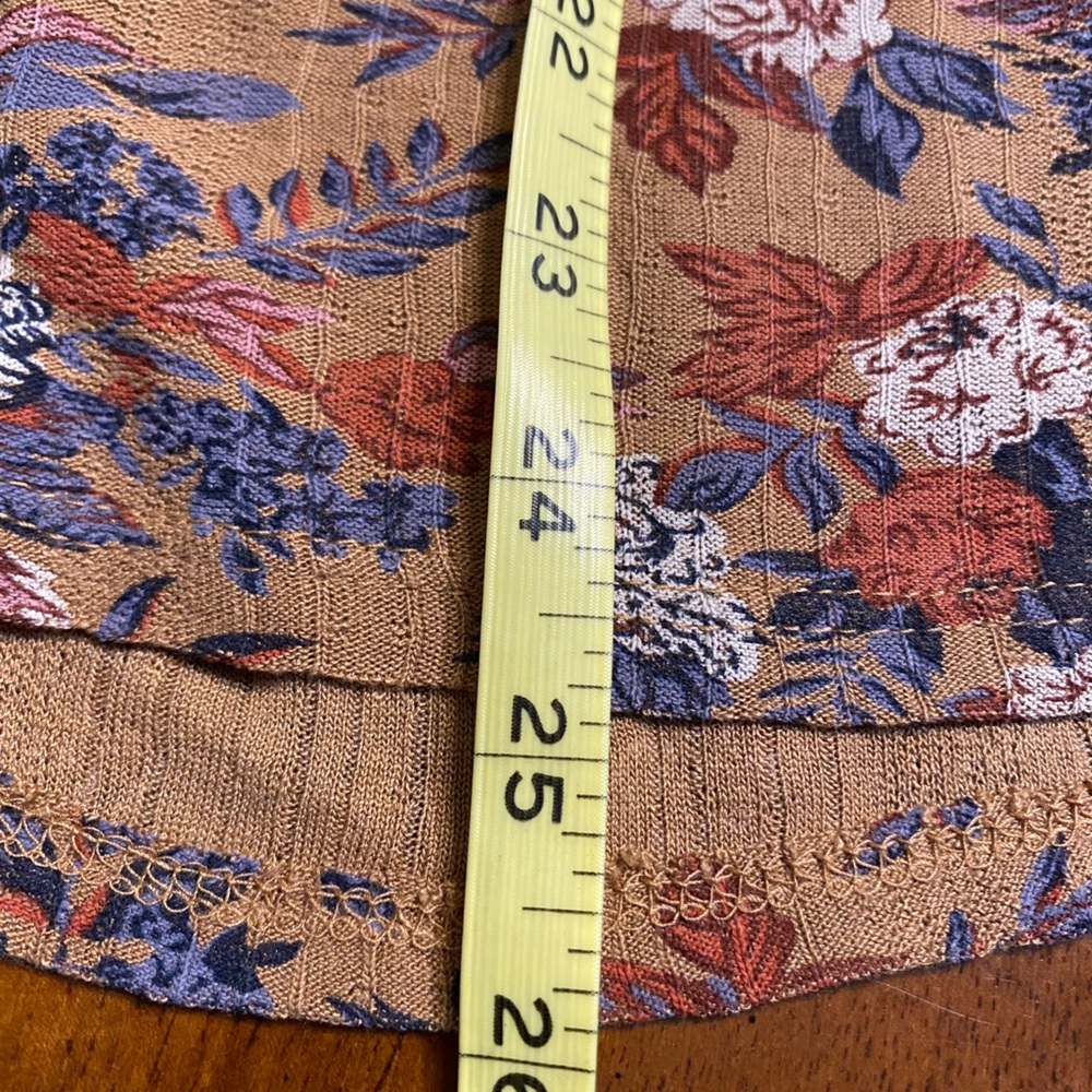 Lucky brand long sleeve floral blouse. Size small. - Picture 7 of 9